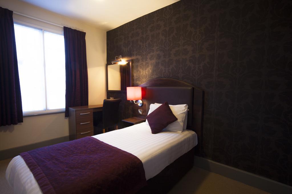 The Cathedral Hotel Salisbury Exterior foto